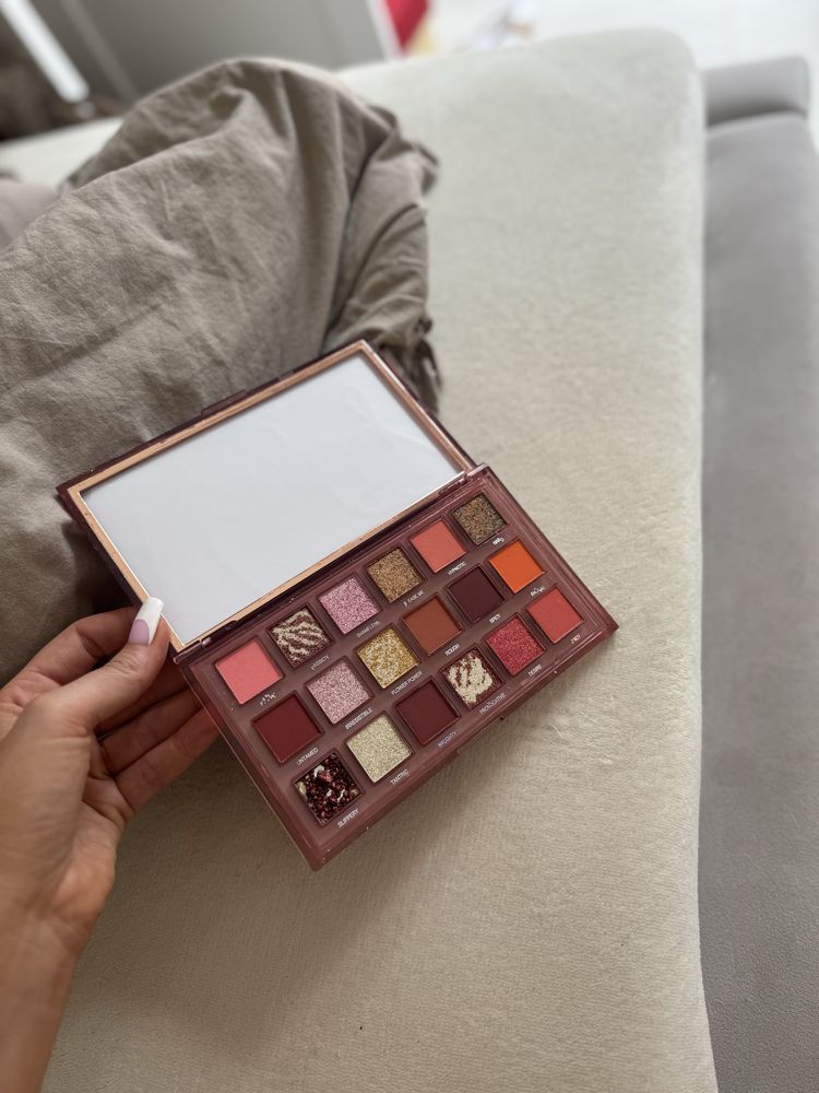 Paletka cieni Huda Beauty