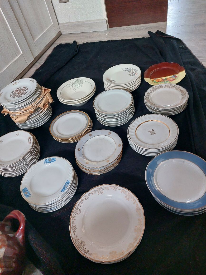 Посуда кухонная разная:тарелки,Кастрюли и др
