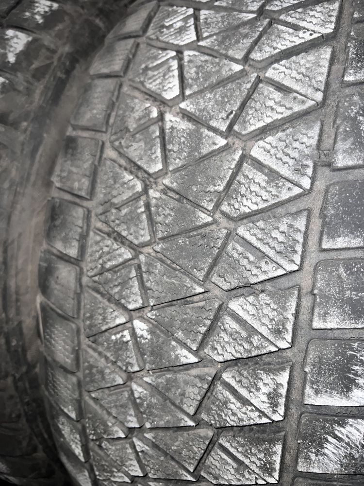 Зимова резина Bridgestone R20 285/50