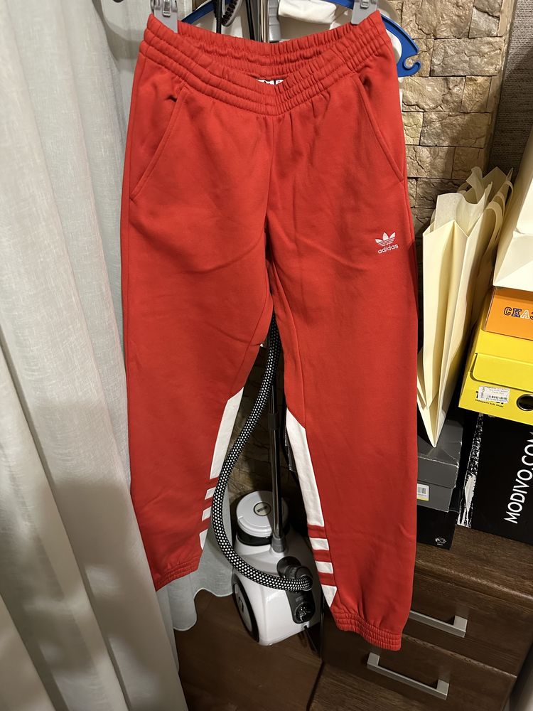 Нові червоні штани з утепленням оригінал adidas