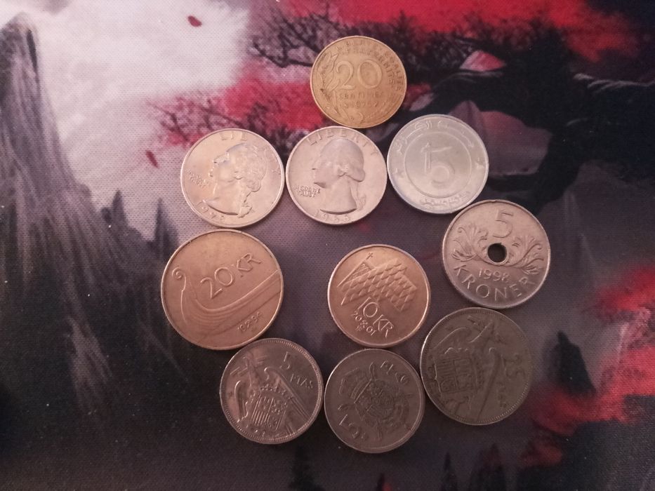 Várias moedas colecionáveis