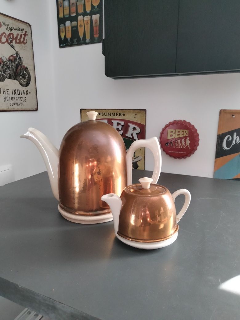 Dois Teapot em porcelana,linha Vintage com insulares Cooper cover