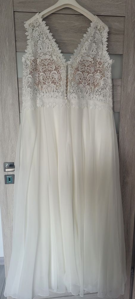 Suknia ślubna plus size
