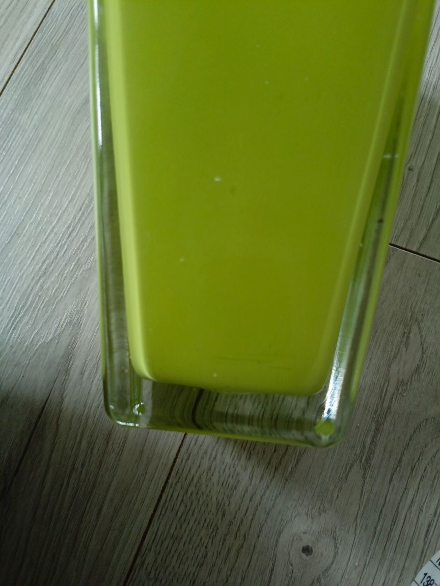 Zielony wazon ozdobny