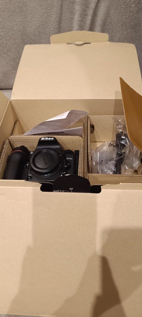 Nikon D7500 z obiektywami i dodatkami