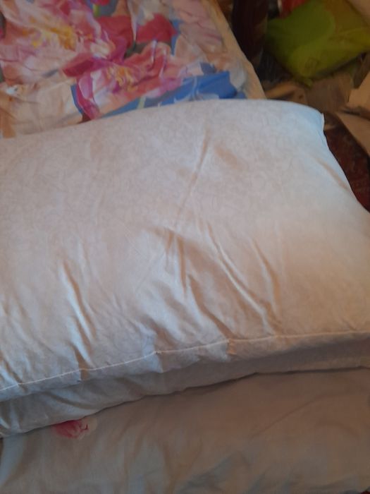 Подушки пухові нові