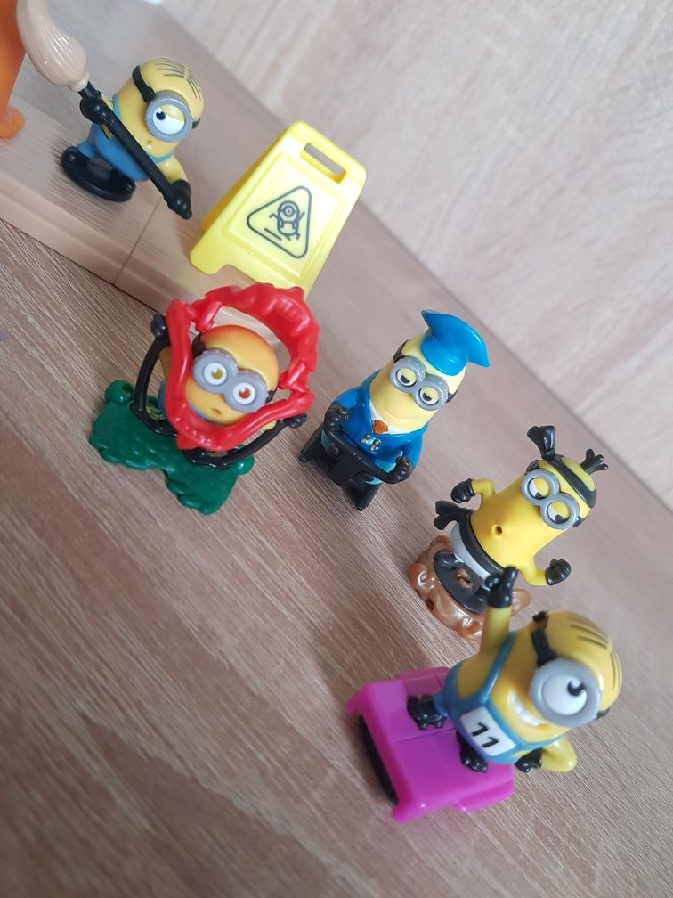 5 figurek Minionki z Jajek Kinder