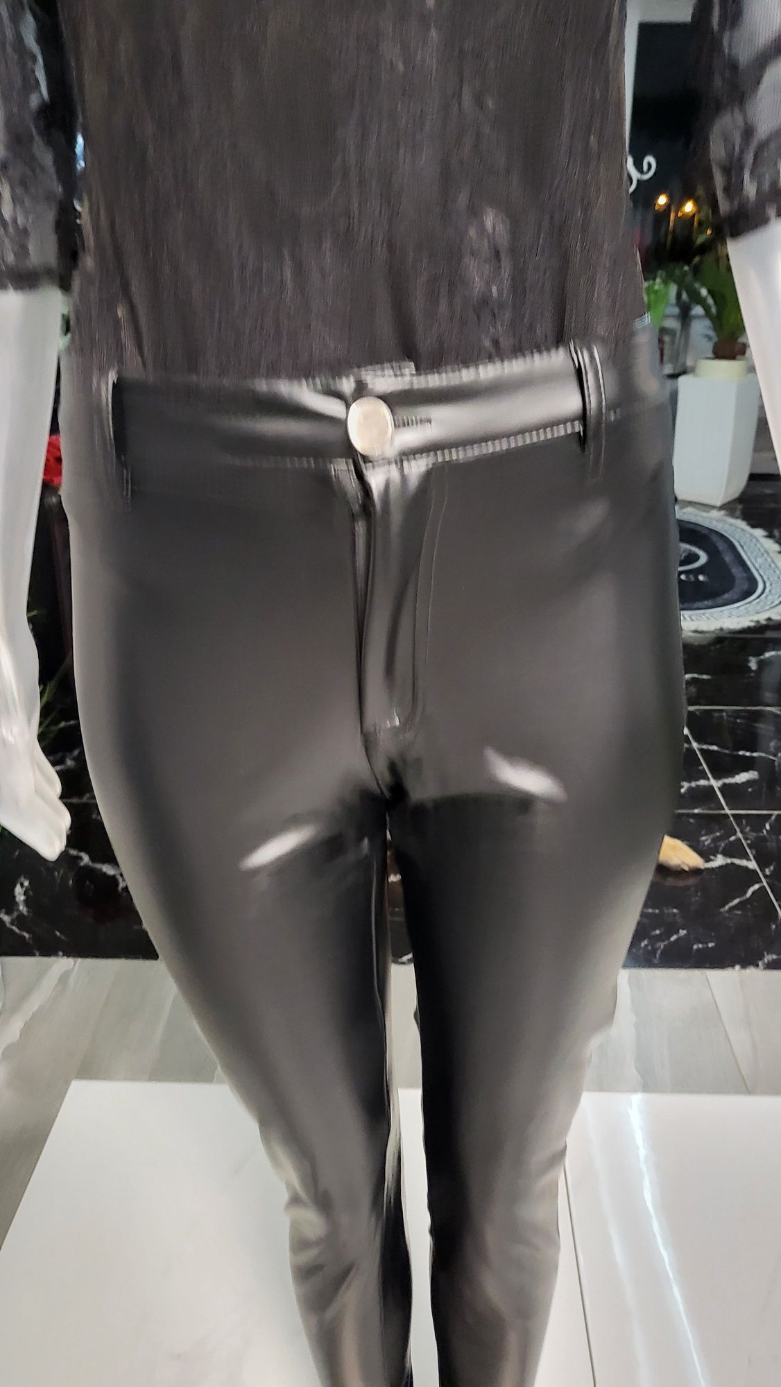 Spodnie  Eco .skóra plus latex