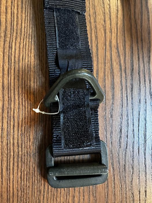 Pas taktyczny z klamrą/ uchem D-ring i wewnętrzną kieszenią