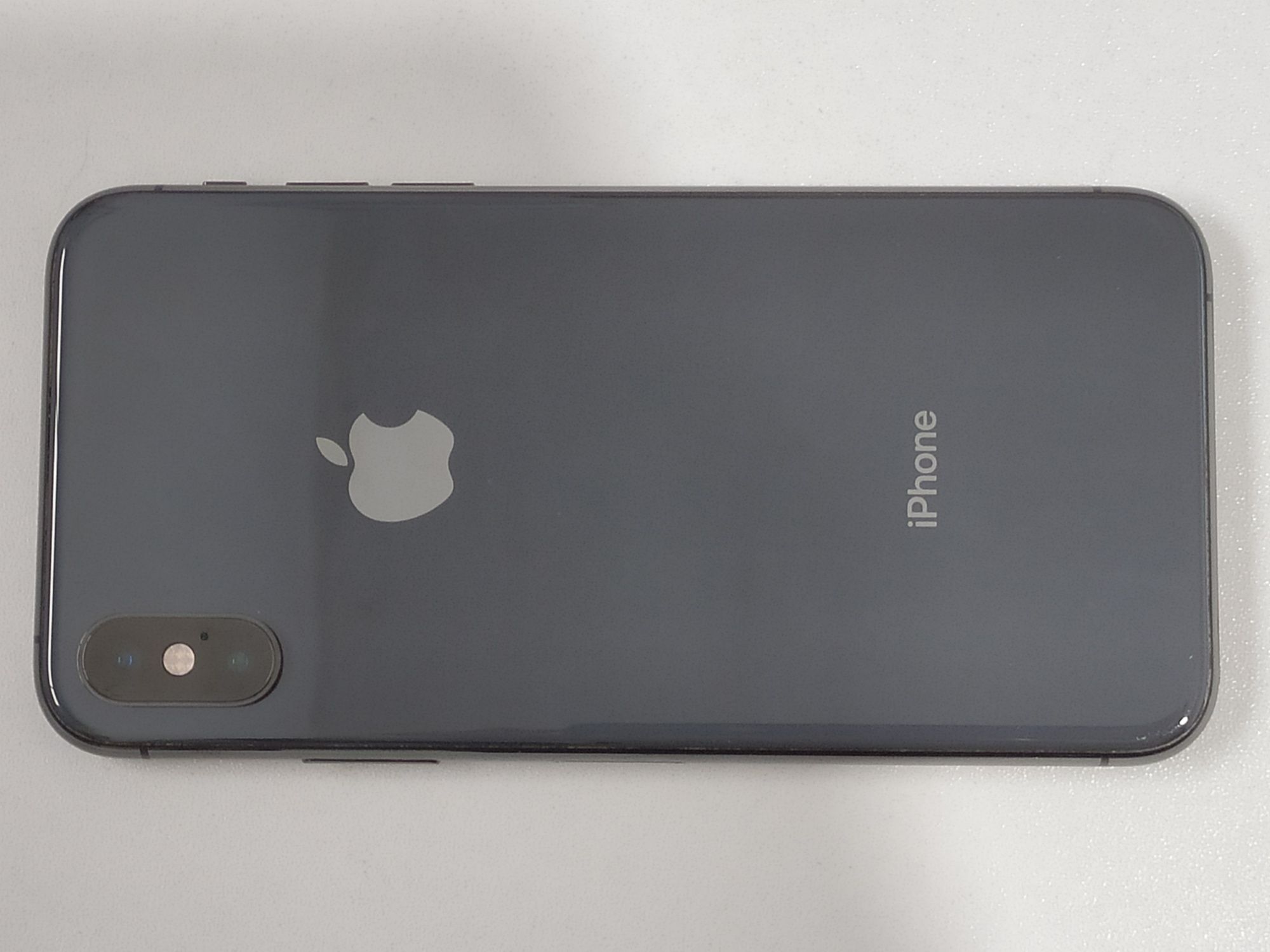 IPhone XS 64 ГБ не вмикається