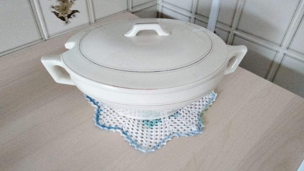 Terrina antiga  em bom estado