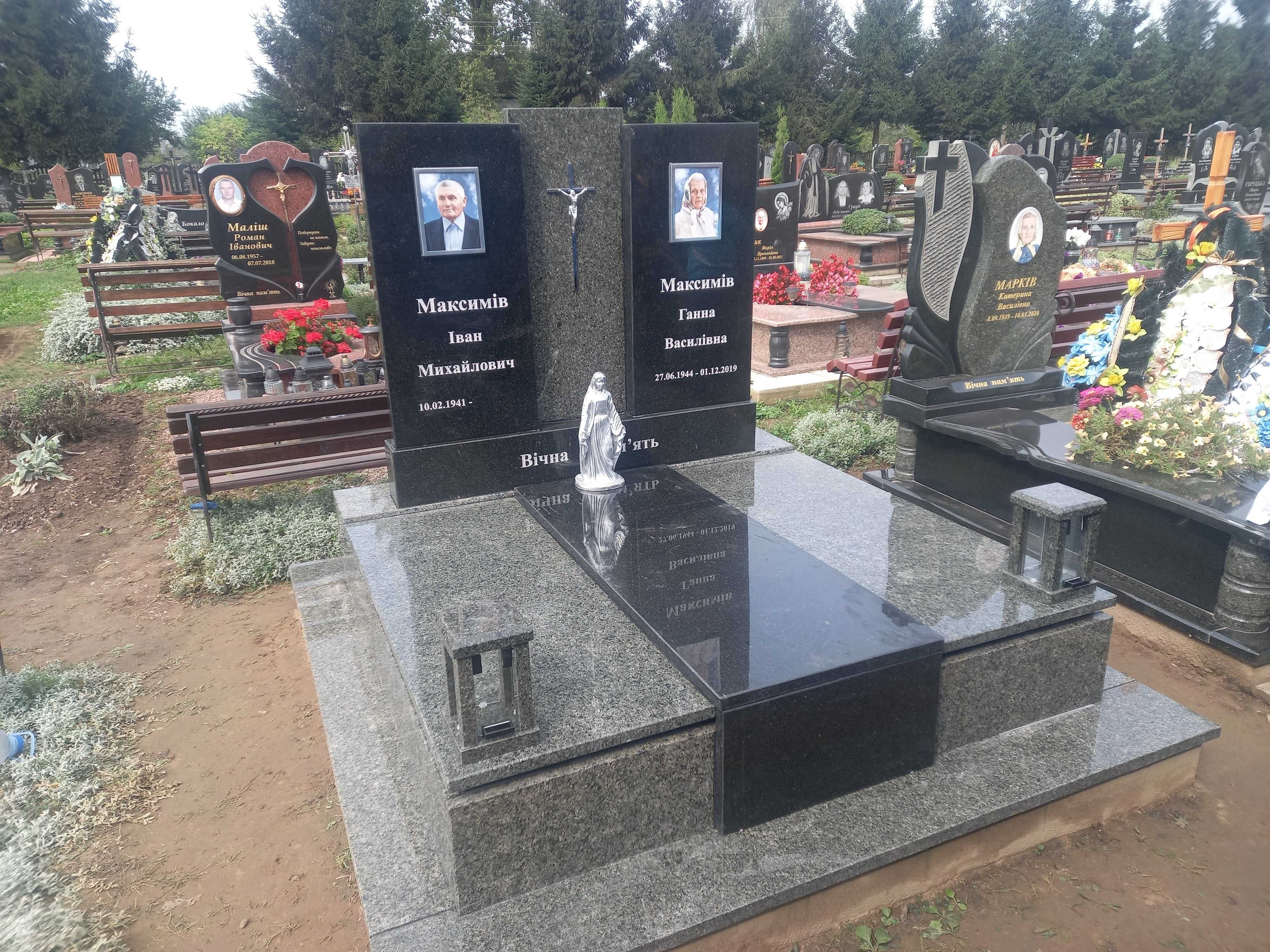 Подвійні пам'ятники з граніту