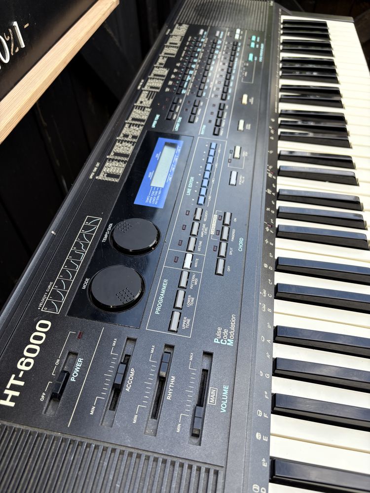 Casio HT-6000 syntezator analogowy