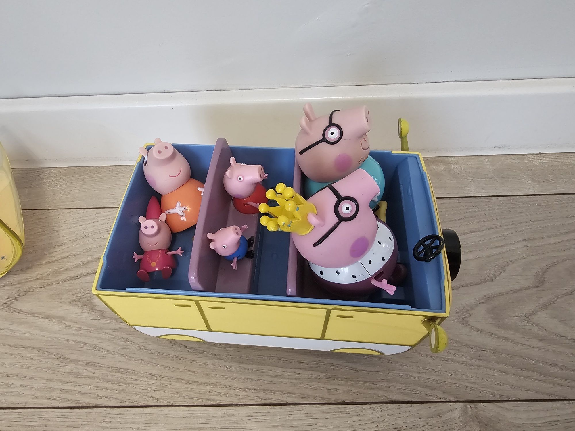 Peppa Pig Kamper z rodzinką