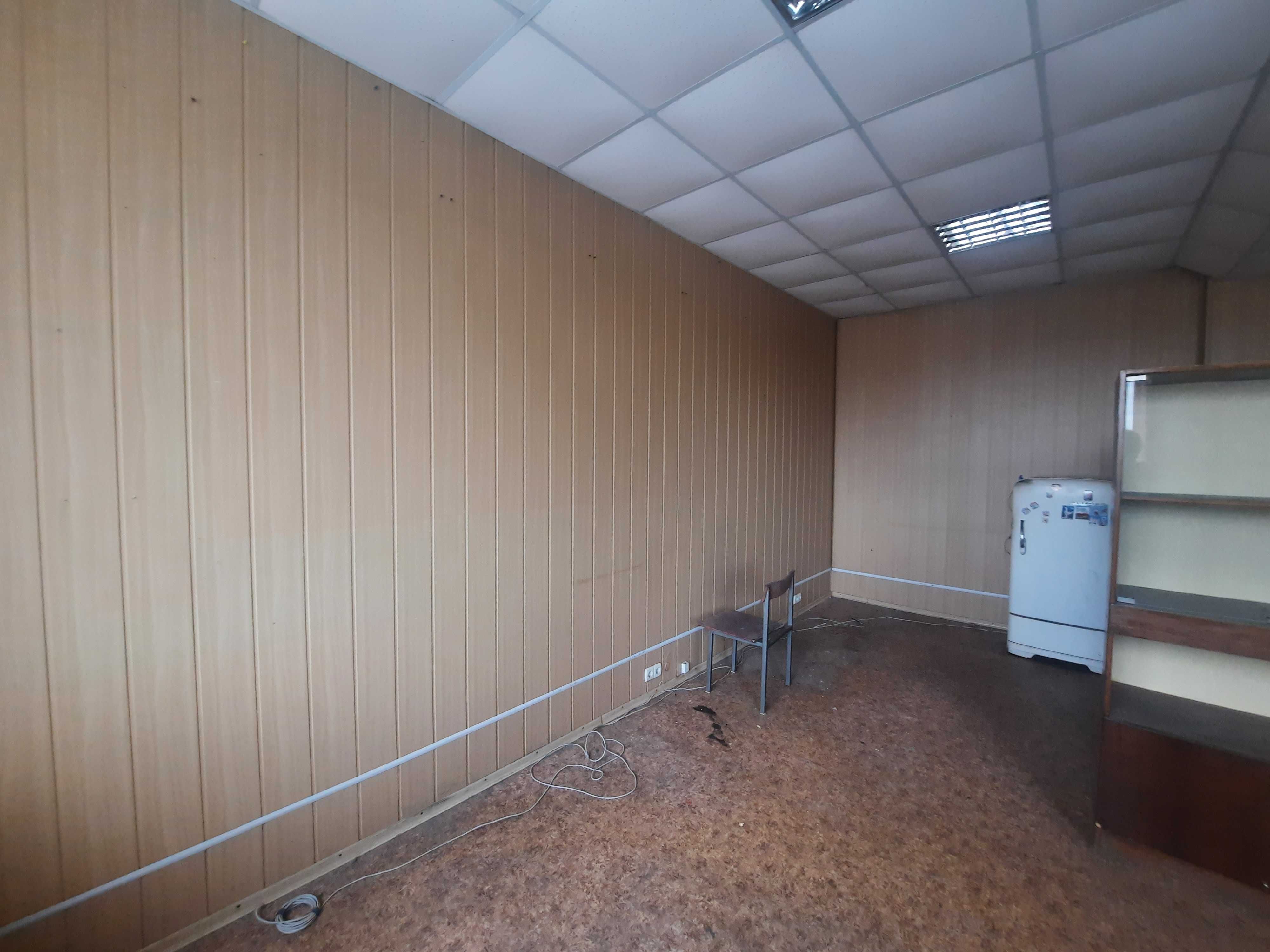 Аренда 37м2 под офис, склад или коммерцию возле м. Защ. Украины