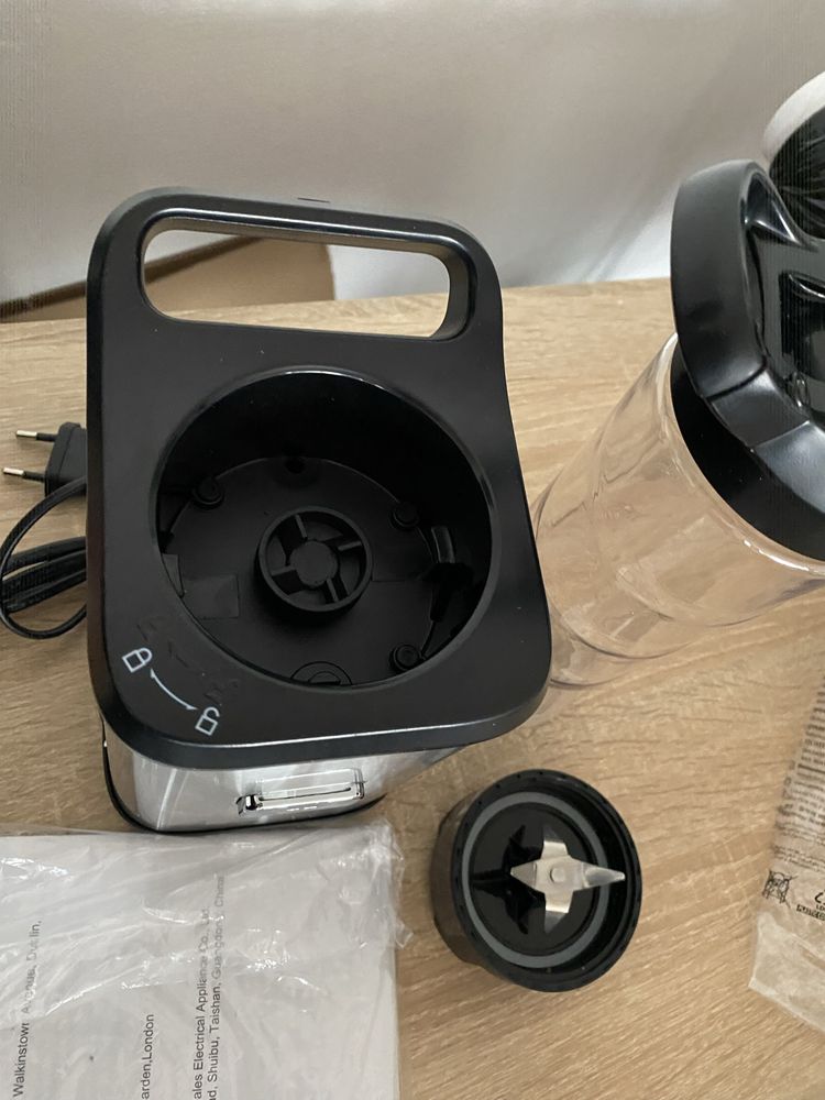 Blender z kubkiem na wynos