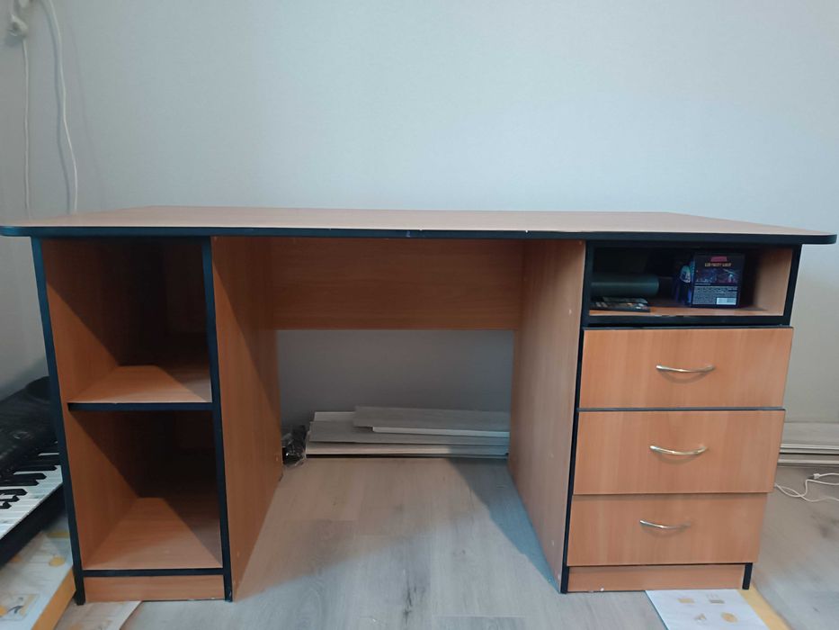 Продам комп'ютерний стіл