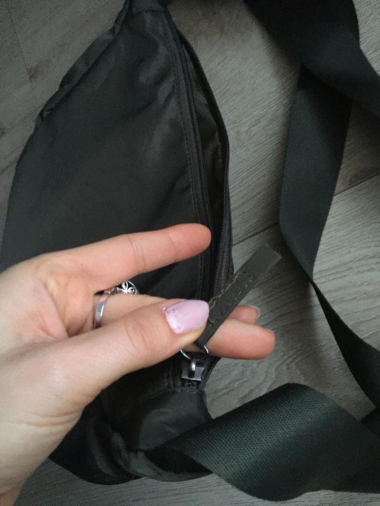 Nerka pojemna ciemnozielona Zara