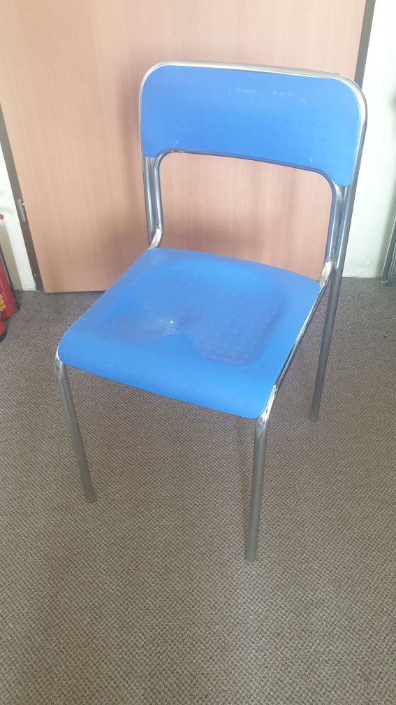 Krzesła Cortina chromowane nogi