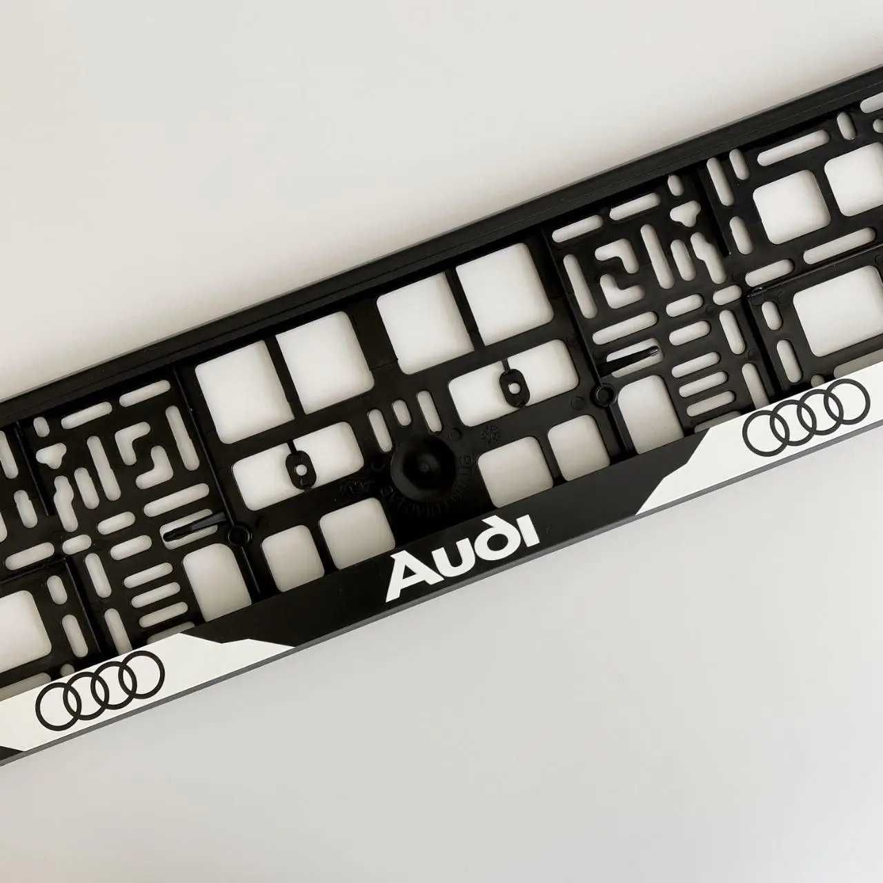 Рамка для номерного знака Audi (Ауді)