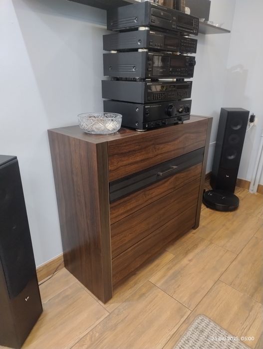 Wieża pioneer z kolumnami