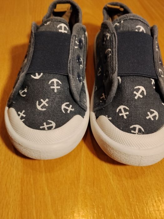 Kapcie i trampki 29 zestaw