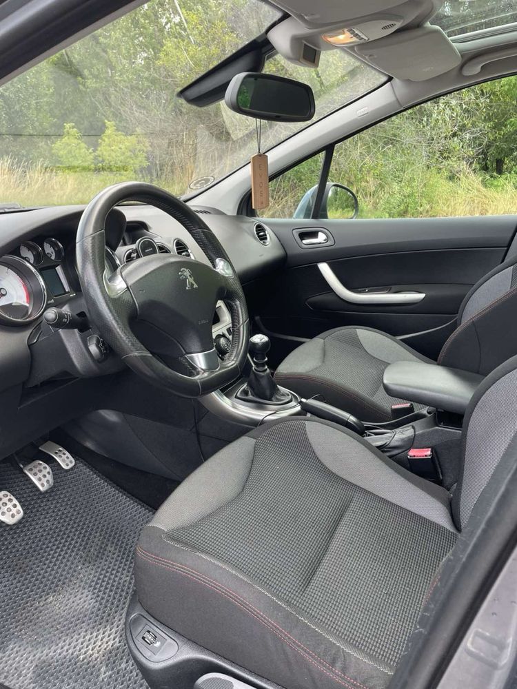 Продається пежо 308sw 2011 року