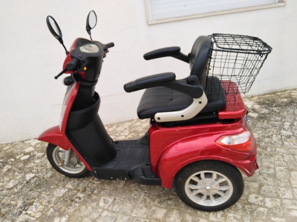 Scooter elétrica 3 rodas