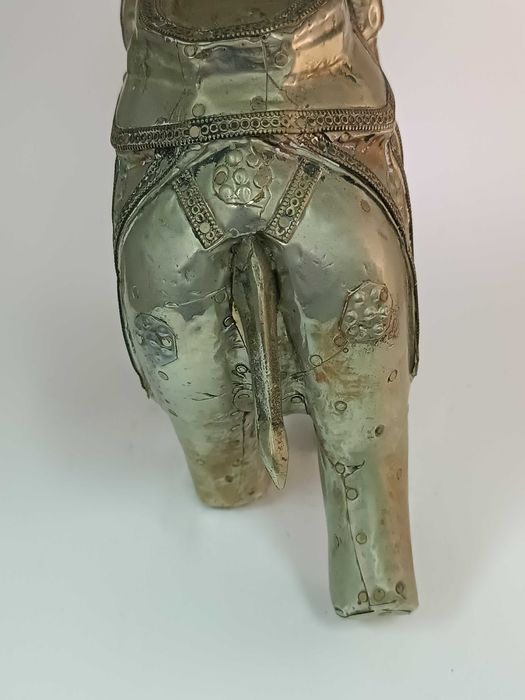 Bonita estatueta de elefante plaqueado a metal