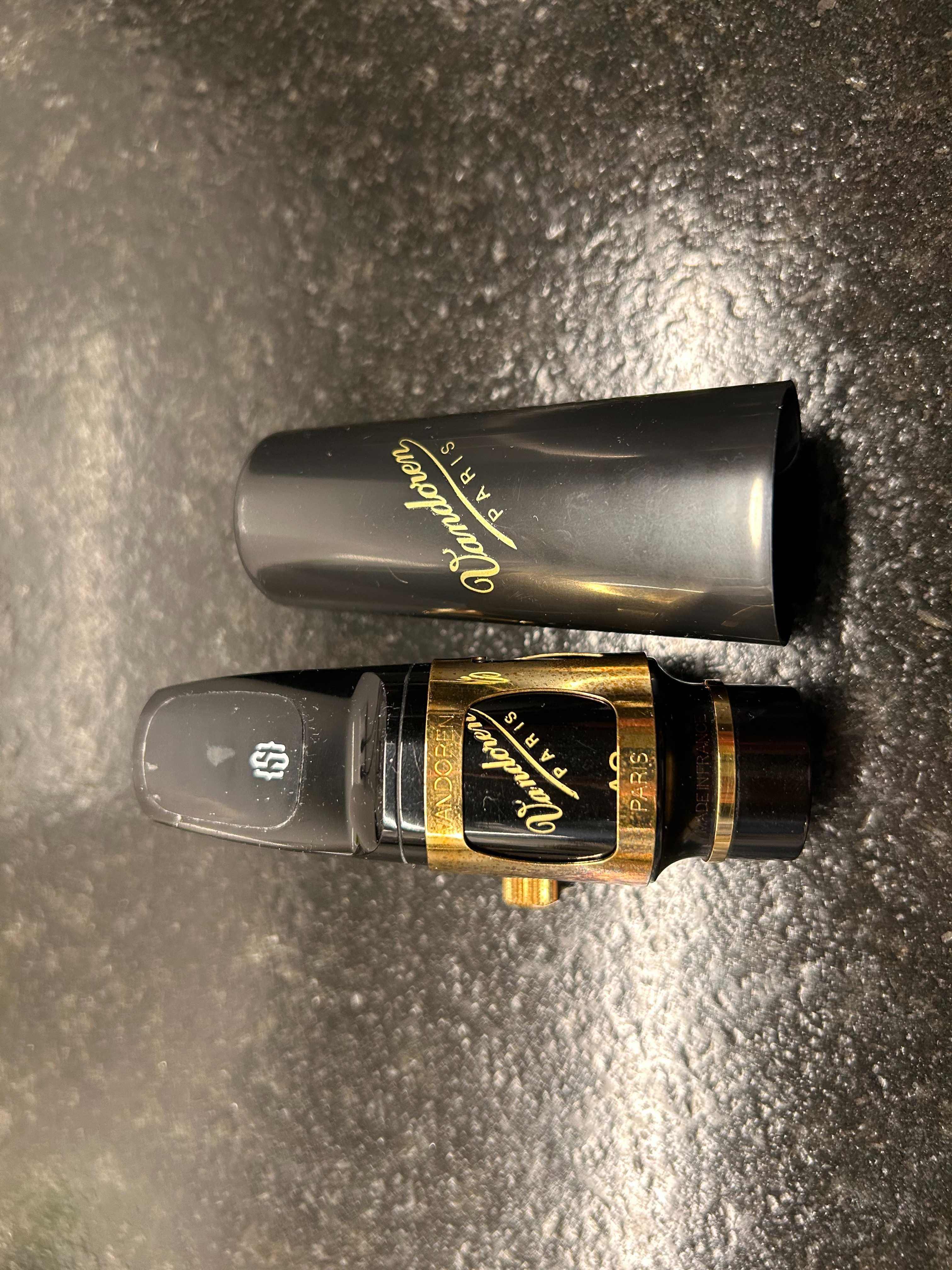 Ustnik Vandoren V16 A8 saksofon + ligatury
