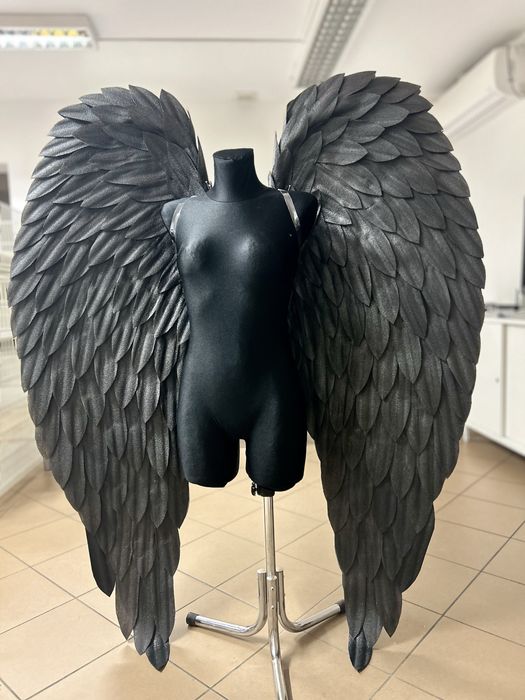 Czarne duże skrzydła cosplay