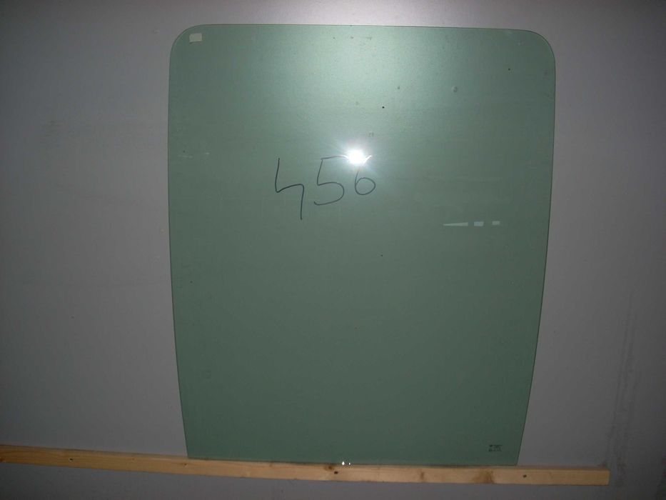 O & K  szyba przednia górna  nr 456