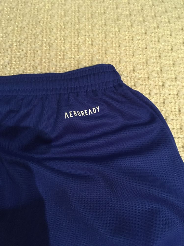 Calções desporto Adidas NOVOS