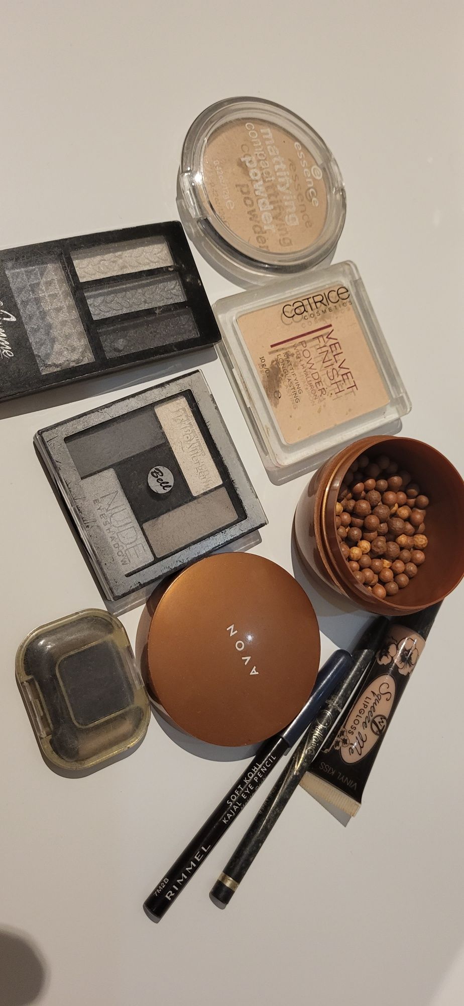 Zestaw mix  kosmetyków puder, bronzer, cienie, kredki