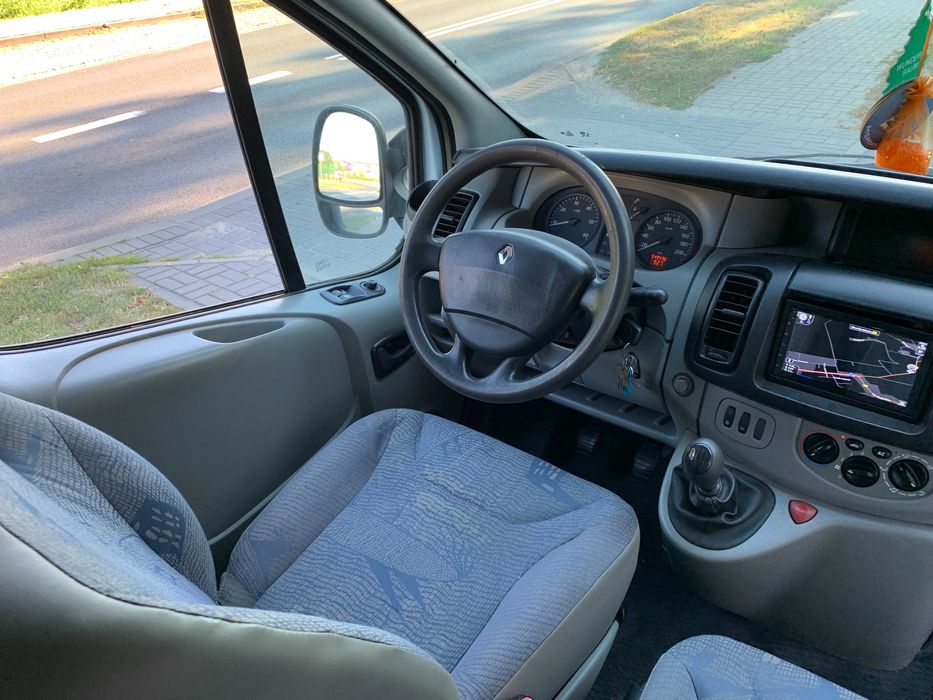 Wynajem /  busa Renault Traffic long 9-osobowy - tanio