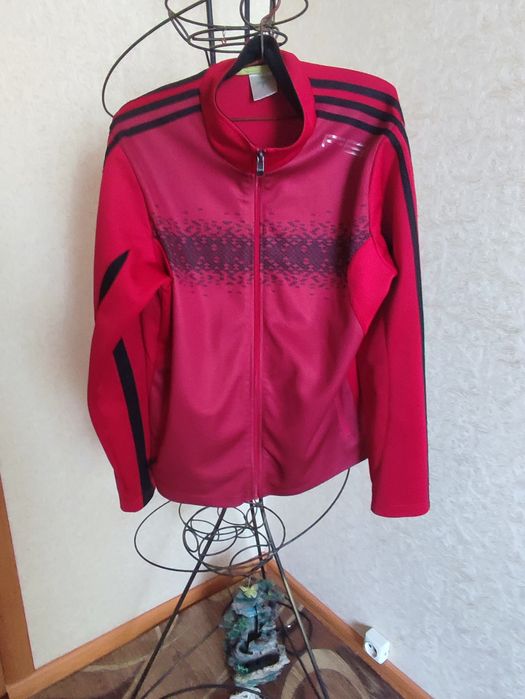 Спортивна кофта і світшот.