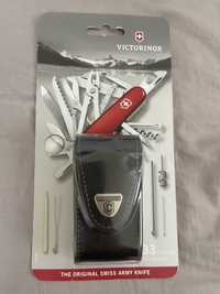 Нож Victorinox Swiss Champ в кожаном чехле