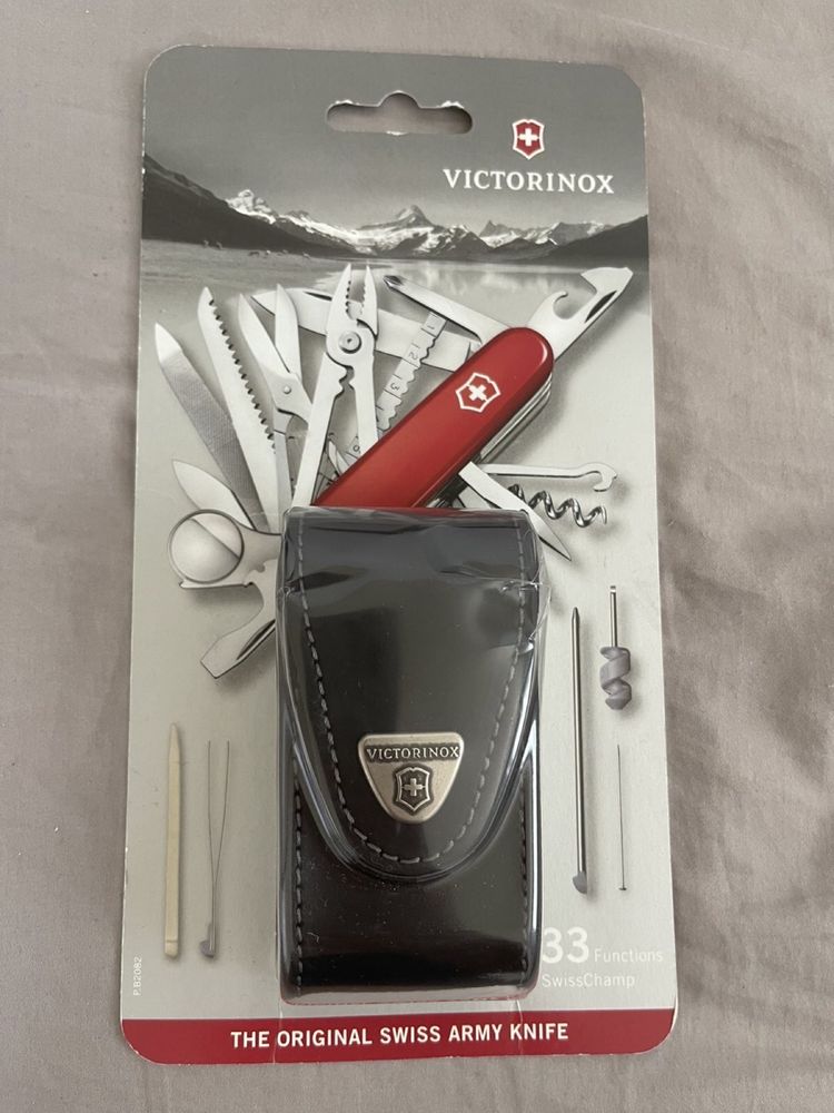 Нож Victorinox Swiss Champ в кожаном чехле