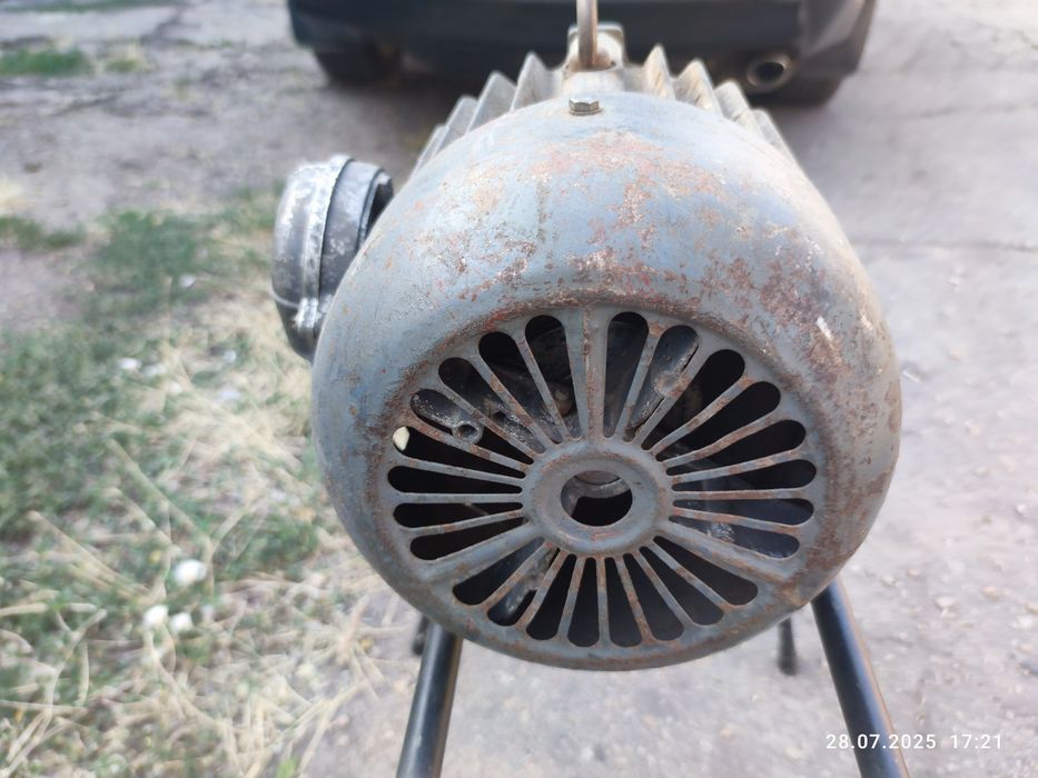 Електродвигун 2,2 кВт/ 1430 об.хв/28 мм