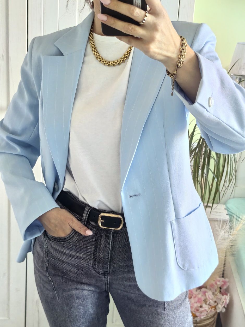 Błękitna marynarka Pimkie w delikatne białe paski smart casual french