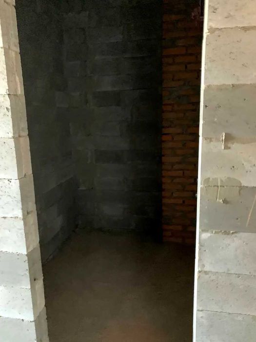 Продам  дворiняну 3-кімнатну квартиру  ЖК "Варшавський Плюс"