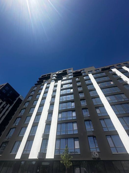 Продаж 3 км квартири поруч з озером