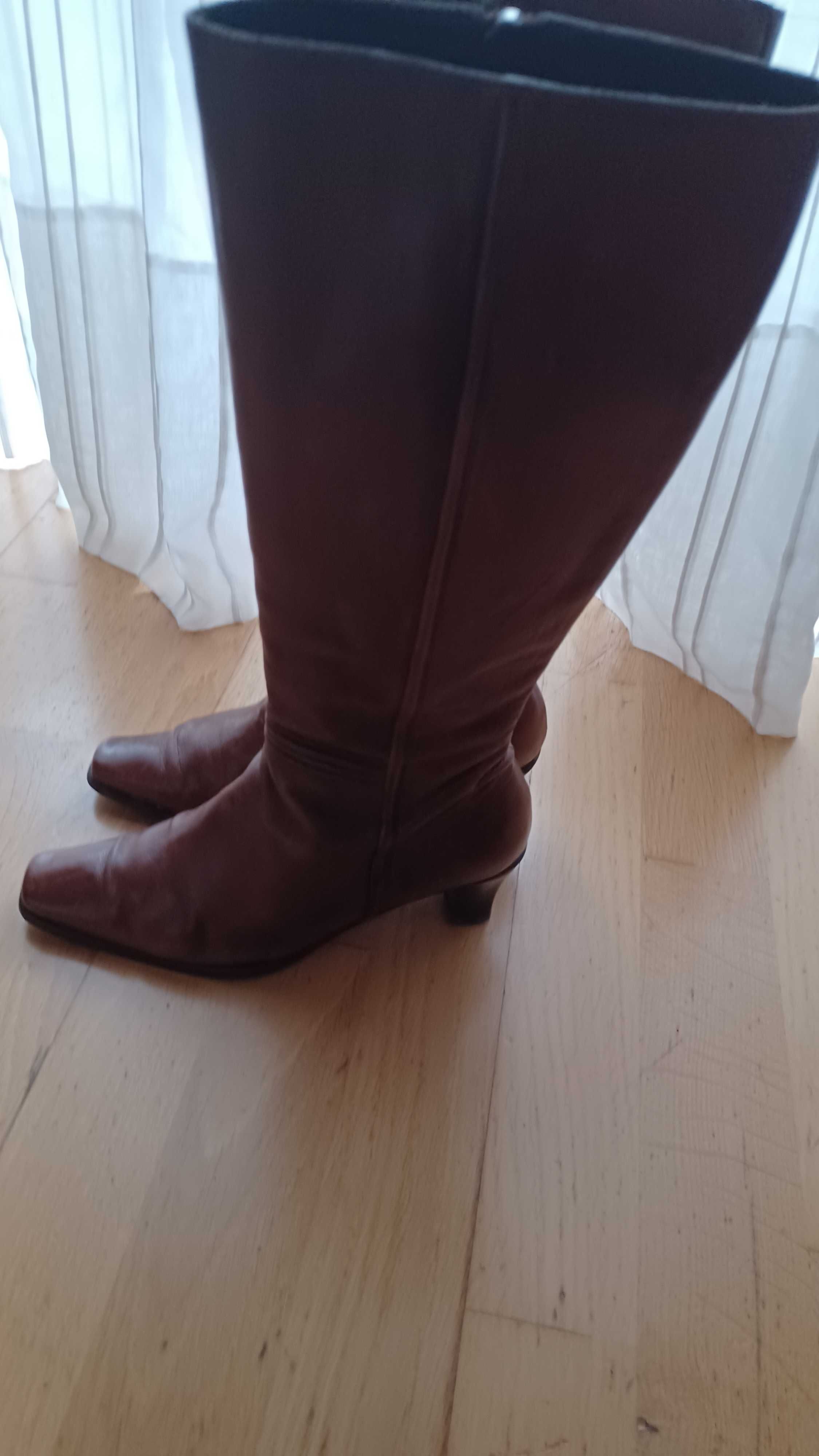 Botas altas em pele genuína cor de mel