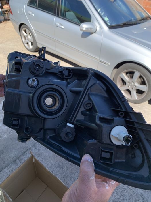 Farol Toyota Yaris II NOVO