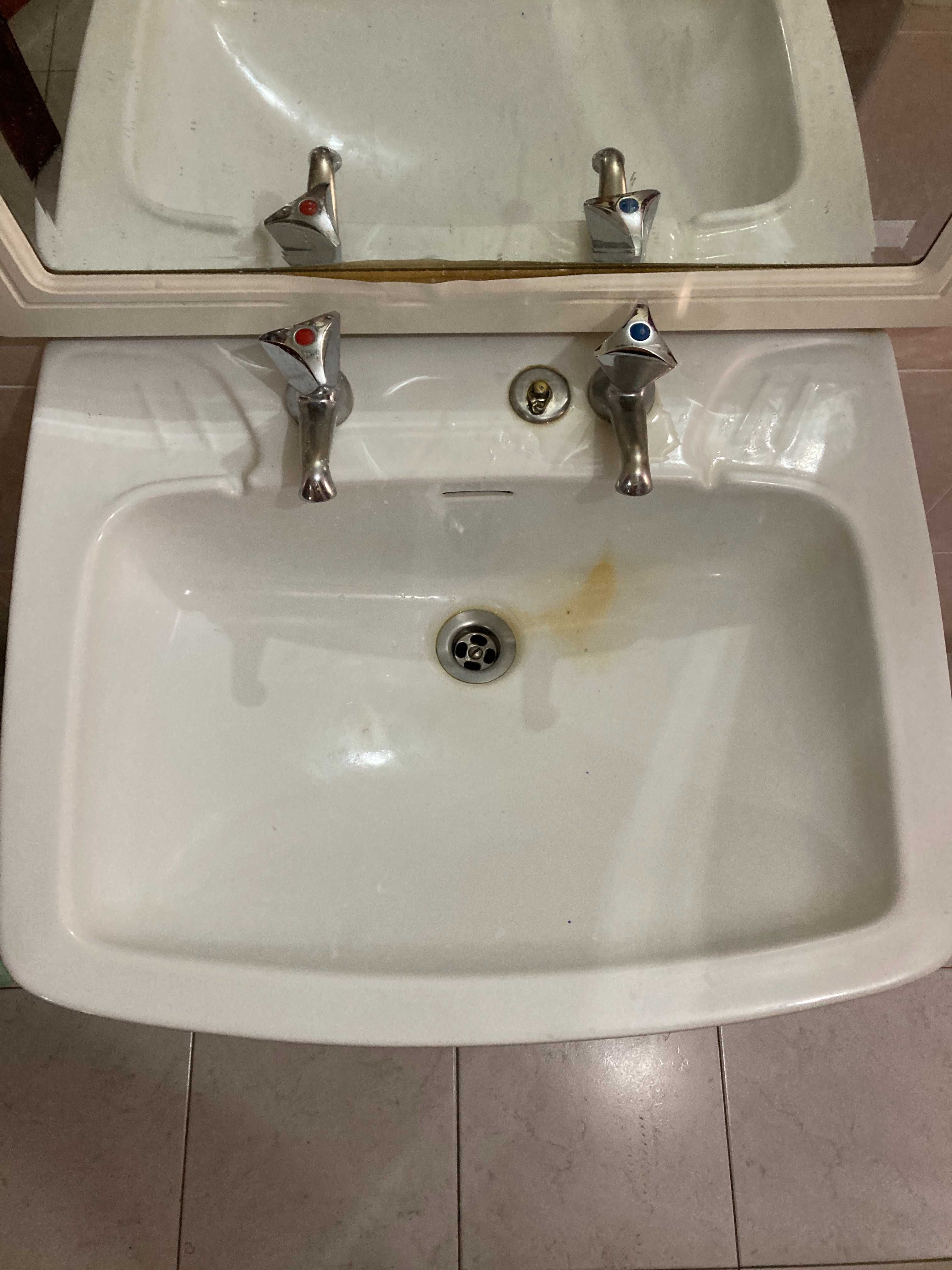 Lavatório casa de banho com torneiras - 60cm