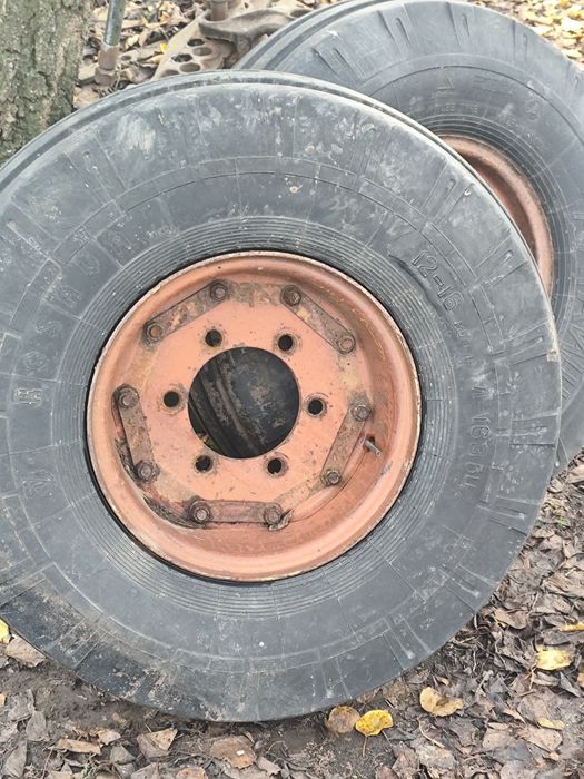 Продам СКАТИ на Комбайн НИВА.