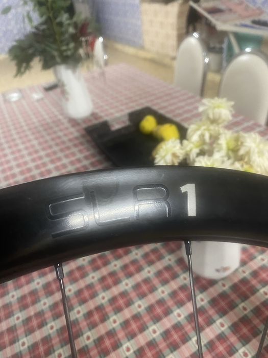 Roda diantira giant Slr1 tubeless