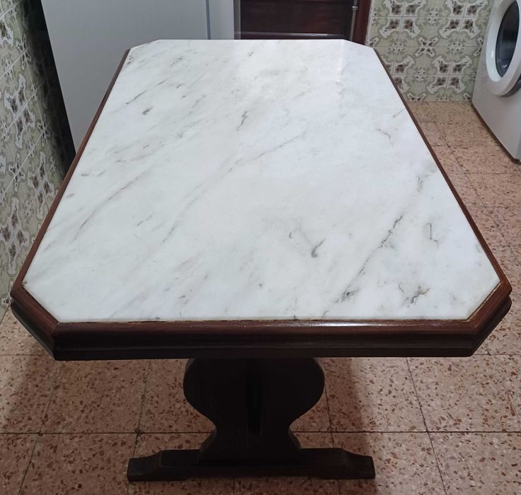 Mesa de cozinha com tampo em marmore