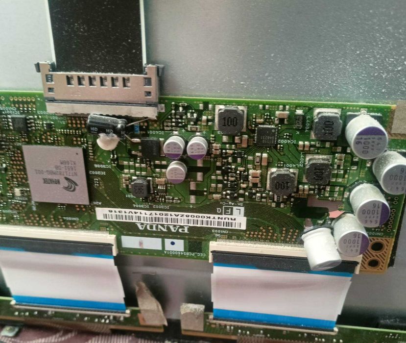 Продам телевізор KIVI 55UX10S на запчастини