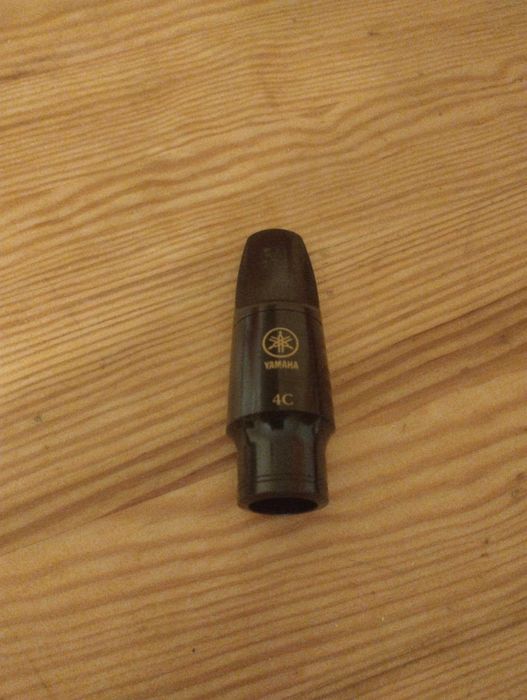 Sprzedam ustnik do saksofonu altowego.